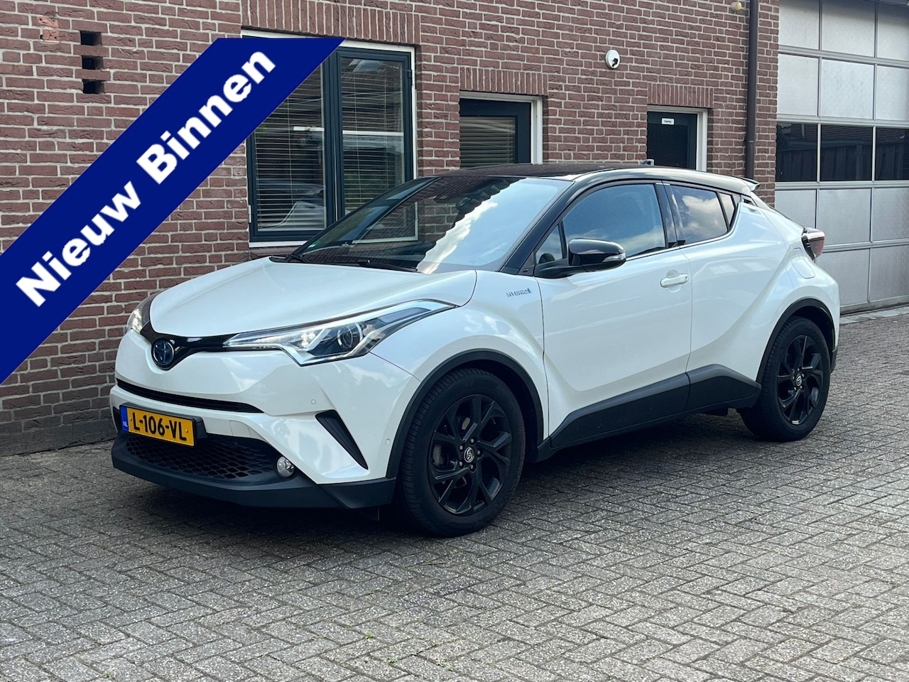 Toyota C-HR - 1.8 Hybrid Executive. Bi Tone, Navi, Camera, StoelVerw, Afn Haak - AutoWereld.nl