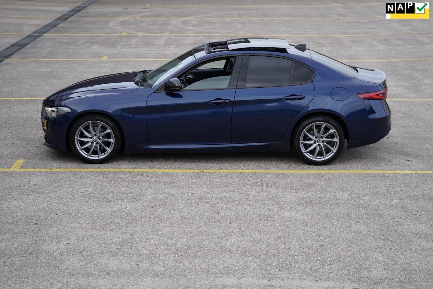 Alfa Romeo Giulia - 2.2 Super Pack Veloce Skywindow - AutoWereld.nl