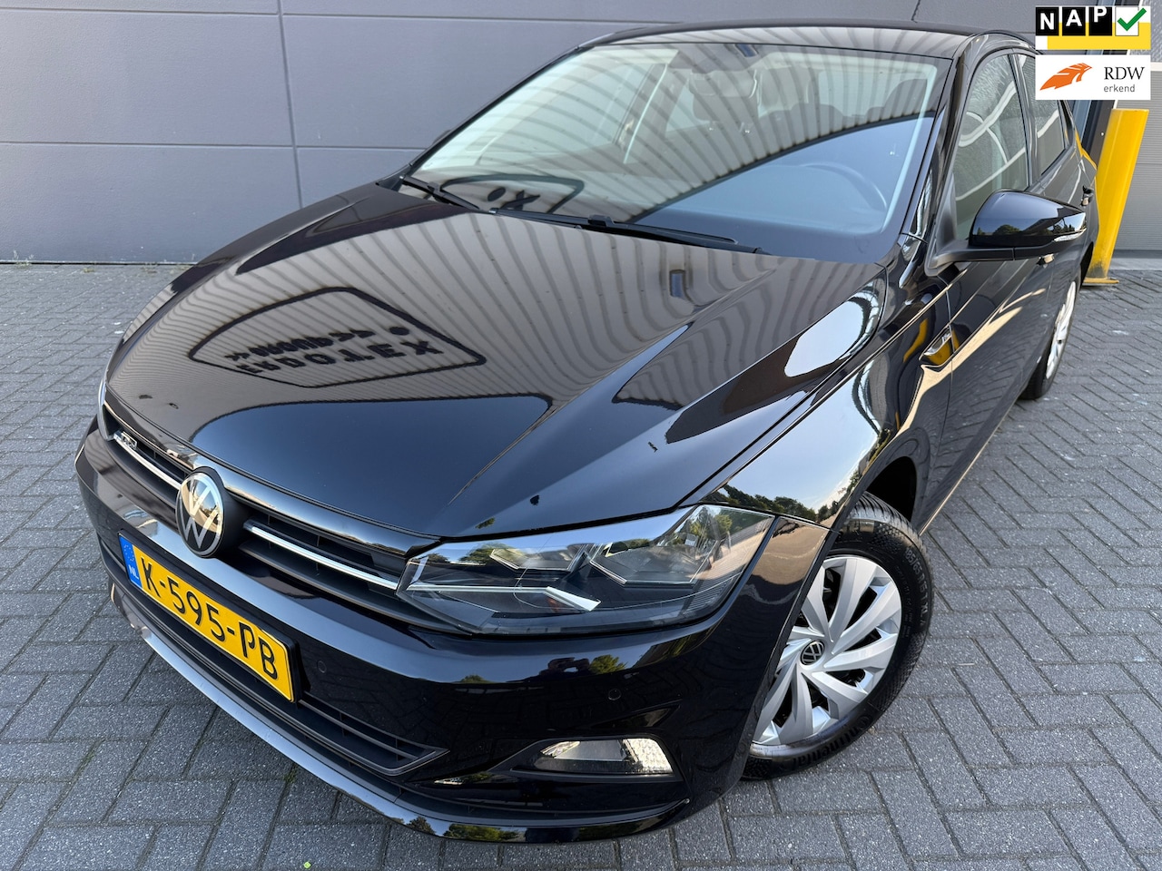 Volkswagen Polo - 1.0 TSI R-LINE Business*CRUISE*APK*NAP*NAVI*CARPLY*PARK SENSOREN - AutoWereld.nl