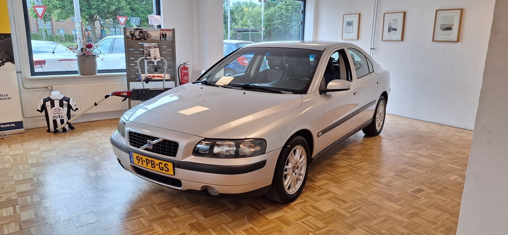 Volvo S60 - 2.0T Edition Liefhebbers auto!! - AutoWereld.nl