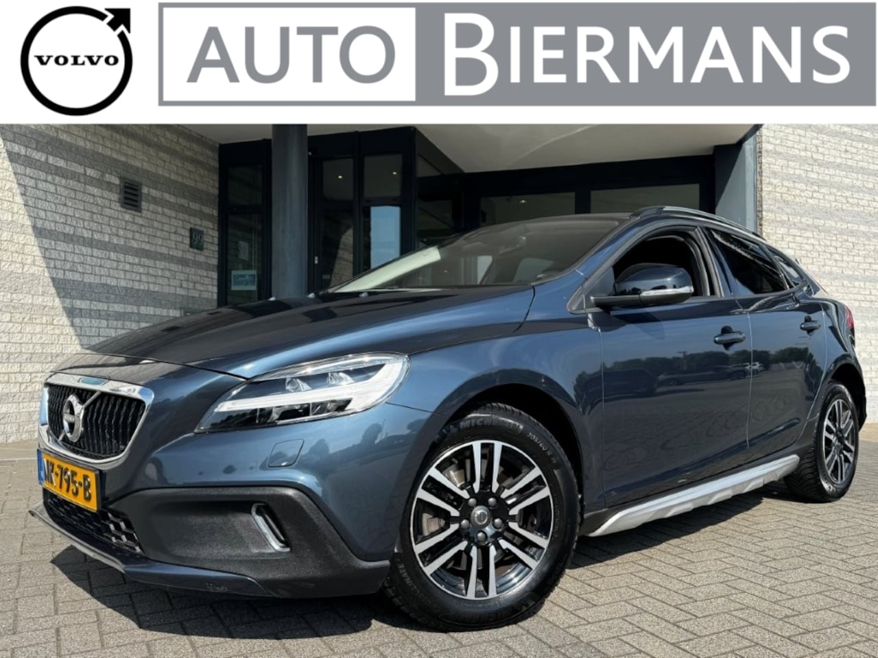 Volvo V40 Cross Country - 1.5 T3 152PK GT Nordic+ | Dealerond. | Voorruitverw. | Parkeerverw. | All Seas.banden - AutoWereld.nl