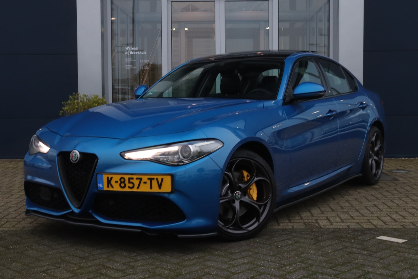Alfa Romeo Giulia - 2.0 T AWD Veloce | 280PK | Pano | Sportuitlaat | Camera | Keyless | Cruise Control | Memor - AutoWereld.nl