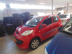 Peugeot 107 - 1.0-12V XS