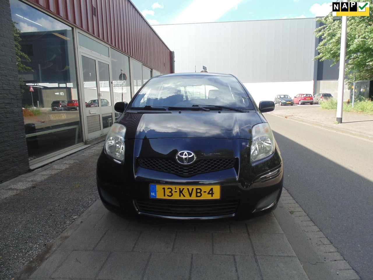 Toyota Yaris - 1.3 VVTi Aspiration MET AIRCO TREKHAAK - AutoWereld.nl