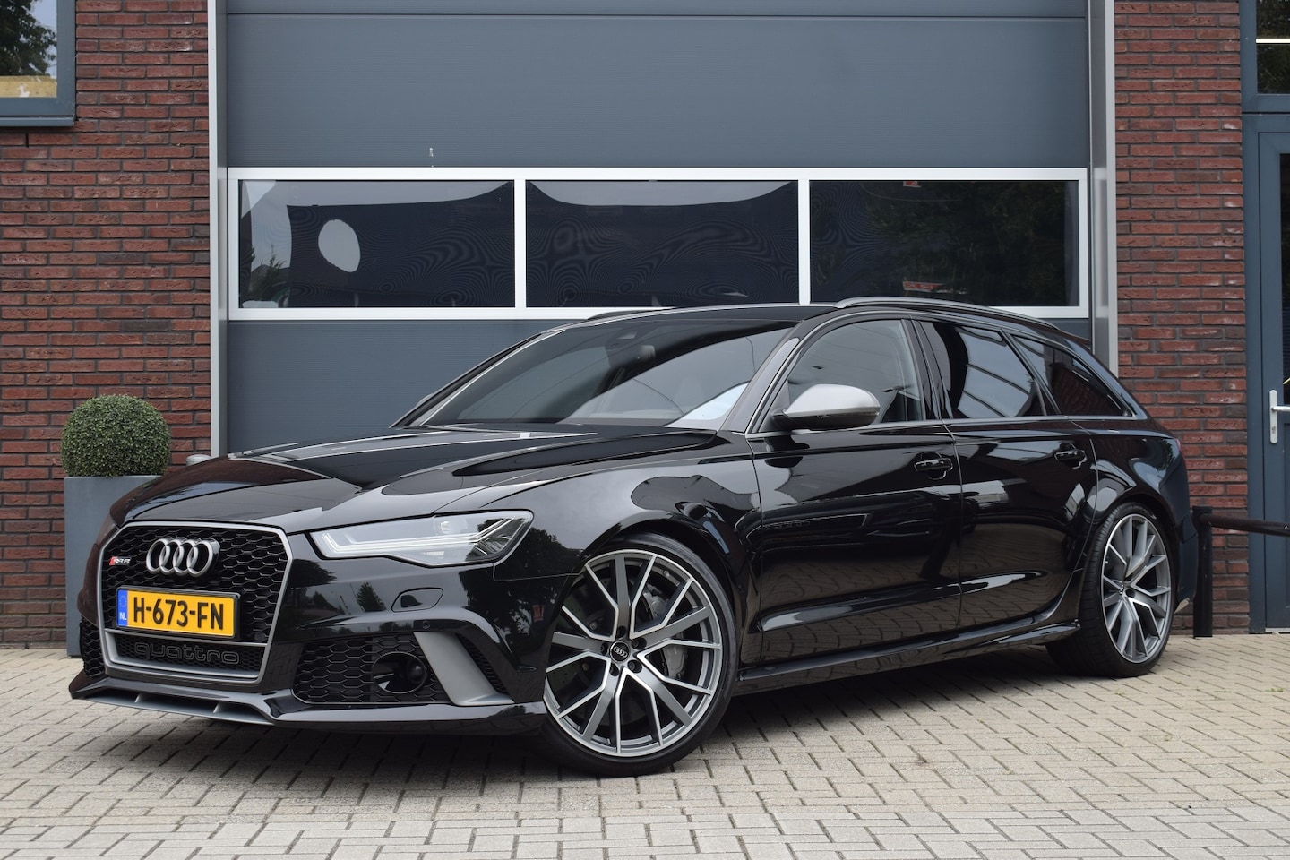 Audi RS6 - 4.0 V8 TFSI 605pk Quattro Performance | Luchtvering | Trekhaak | Keramisch - AutoWereld.nl