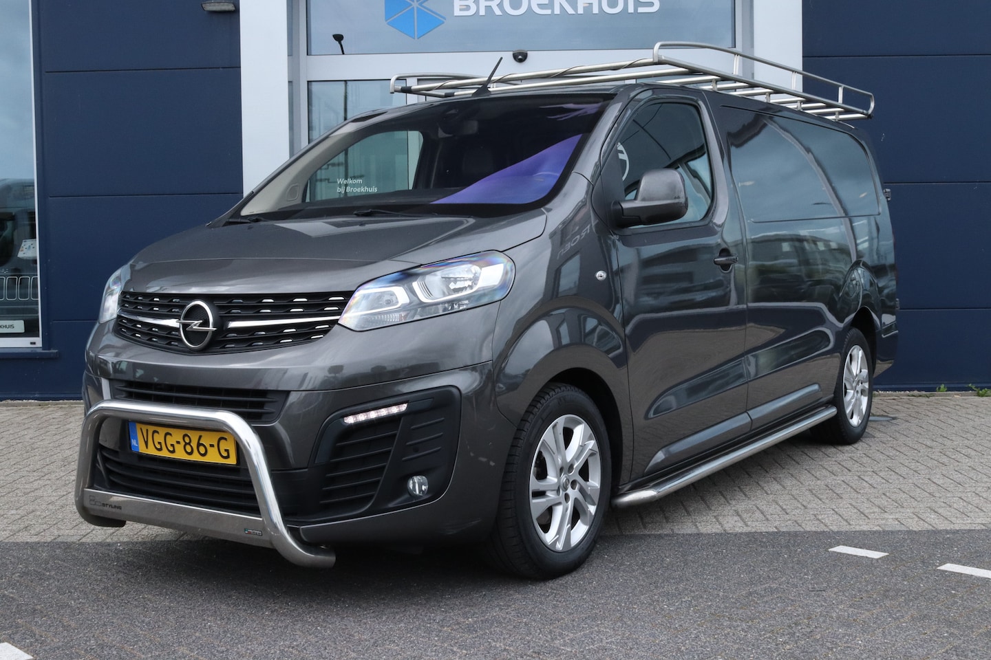 Opel Vivaro - 2.0 CDTI L3H1 Innovation | Cruise Control | Camera | Trekhaak | Imperiaal | Navi | Dodehoe - AutoWereld.nl