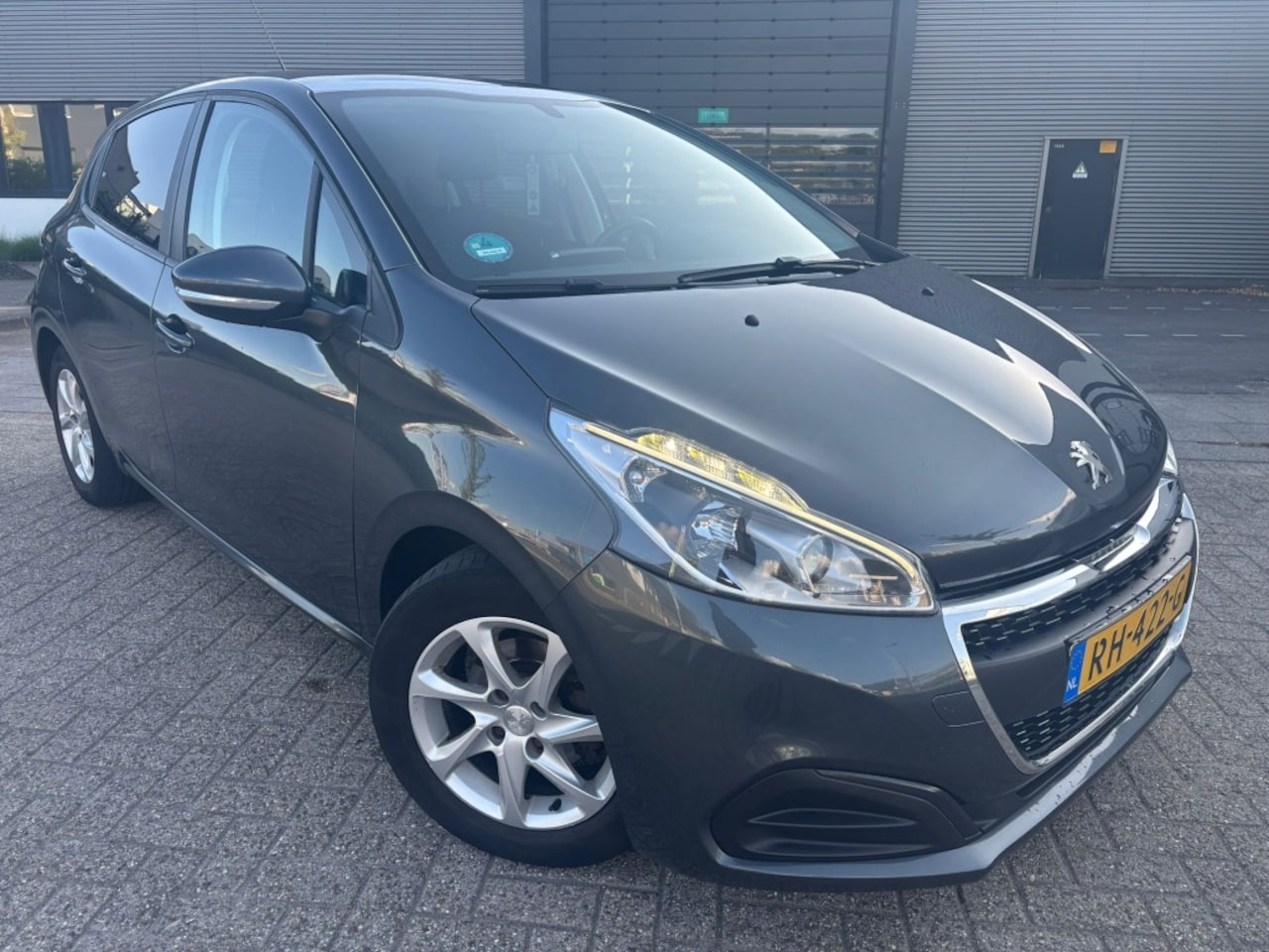 Peugeot 208 - 1.6 B.HDi Navigatie|Stoelverw Luxe Allure 2016 - AutoWereld.nl