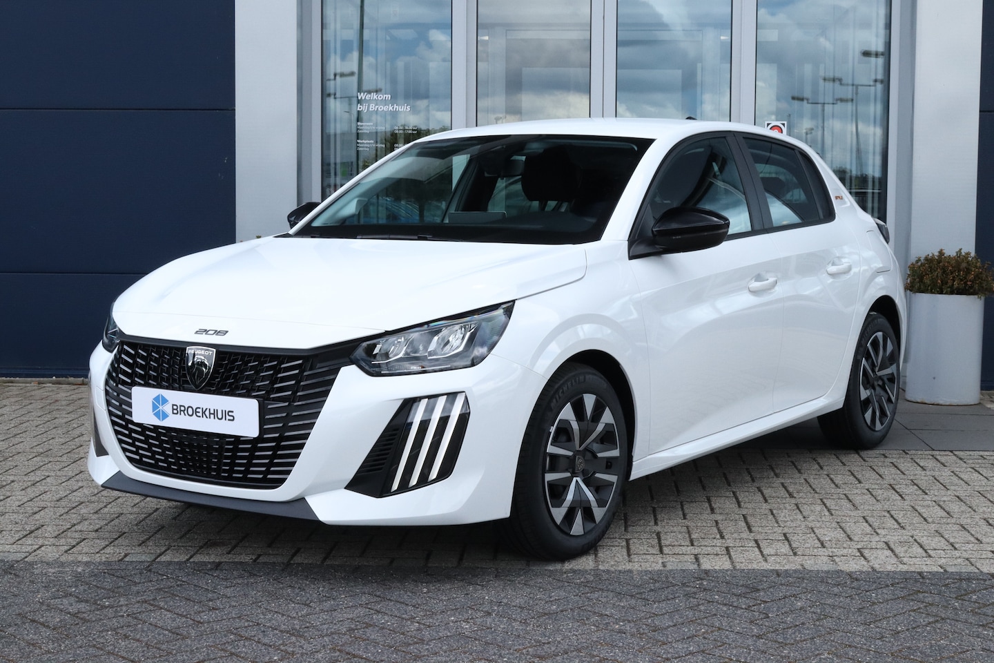 Peugeot 208 - 1.2 PureTech 75 Style | Cruise Control | Sensoren achter | Navigatie | Carplay | Airco - AutoWereld.nl