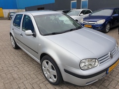 Volkswagen Golf - 1.6-16V
