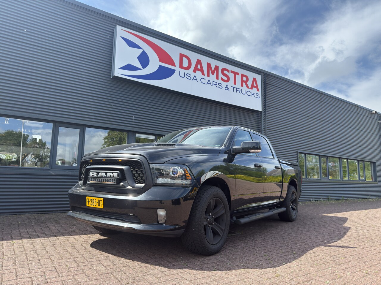 Dodge Ram 1500 - 5.7 V8 4x4 Crew Cab 5'7 Sport 5.7 V8 4x4 Crew Cab 5'7 Sport - AutoWereld.nl