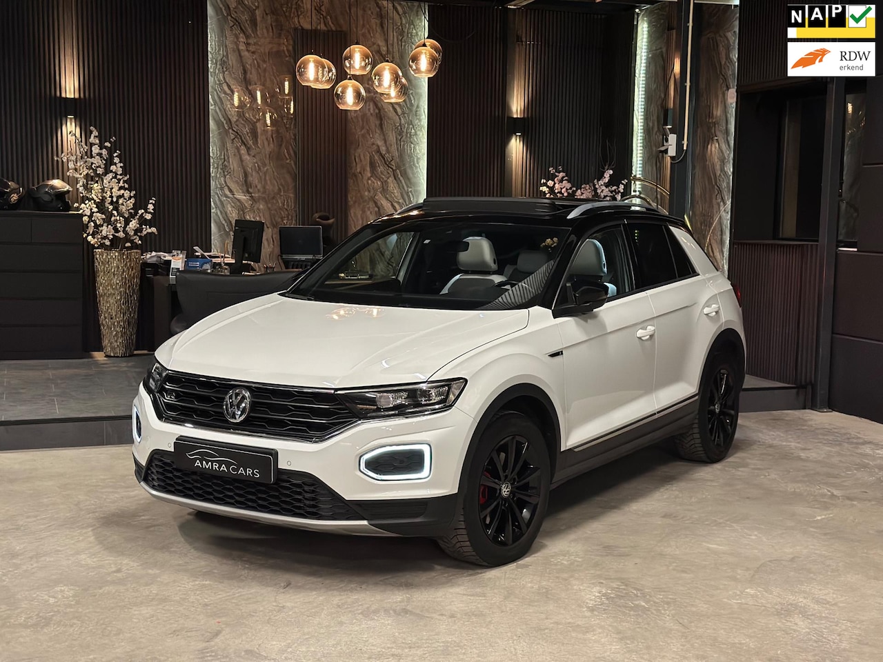 Volkswagen T-Roc - 2.0 TSI 4Motion|R-Line|PANO|LEDER|VOL - AutoWereld.nl