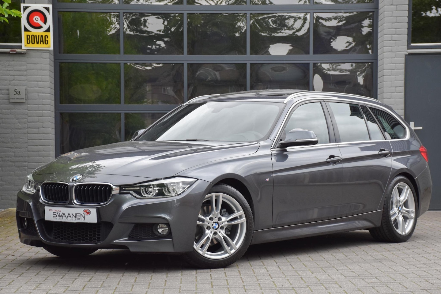 BMW 3-serie Touring - 320i M sport | Leer | Pano - AutoWereld.nl