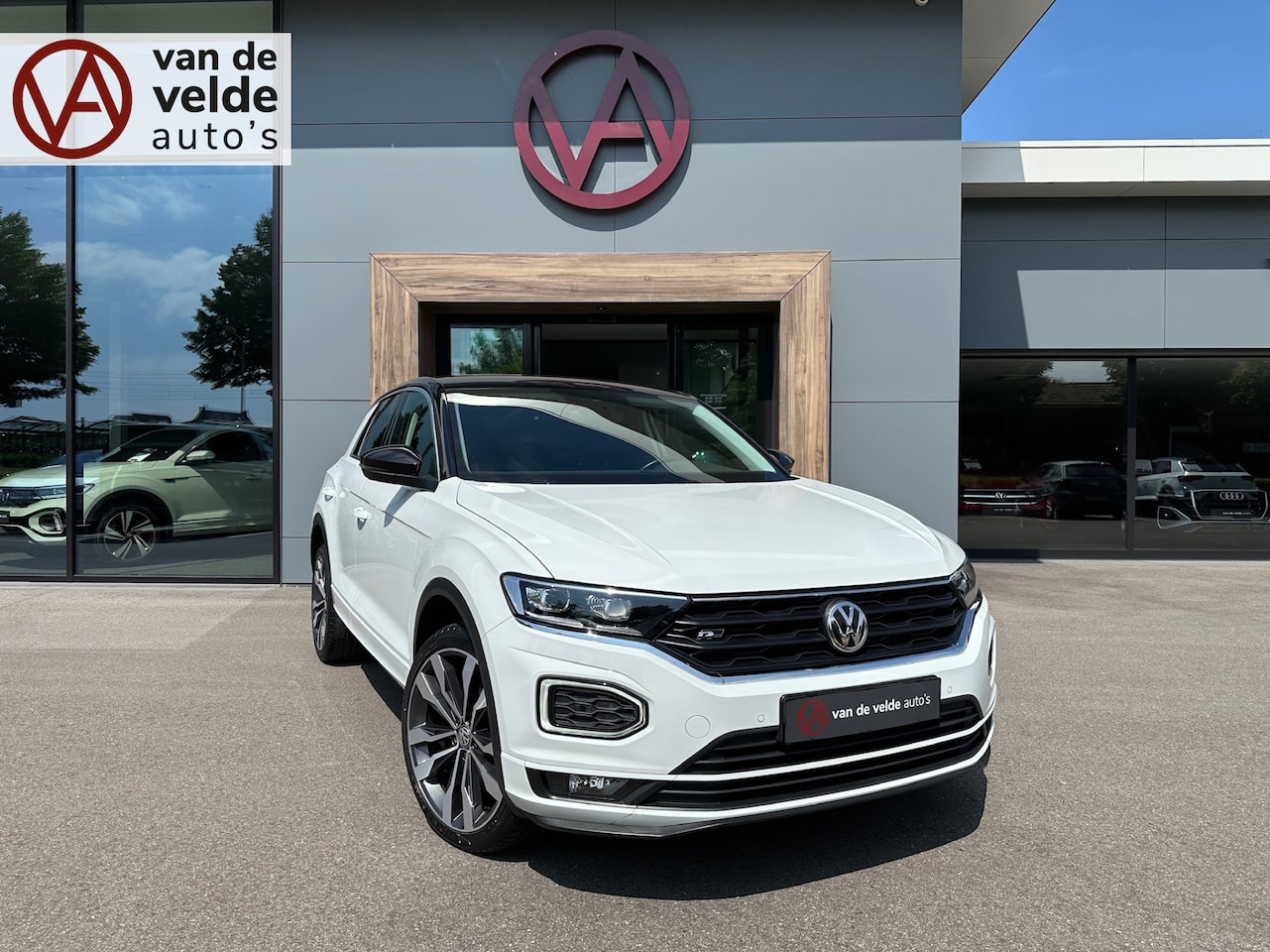 Volkswagen T-Roc - 1.5 TSI 150pk DSG R-line | 19 inch | Led | Trekhaak | Virtual cockpit | Carplay | Rijklaar - AutoWereld.nl