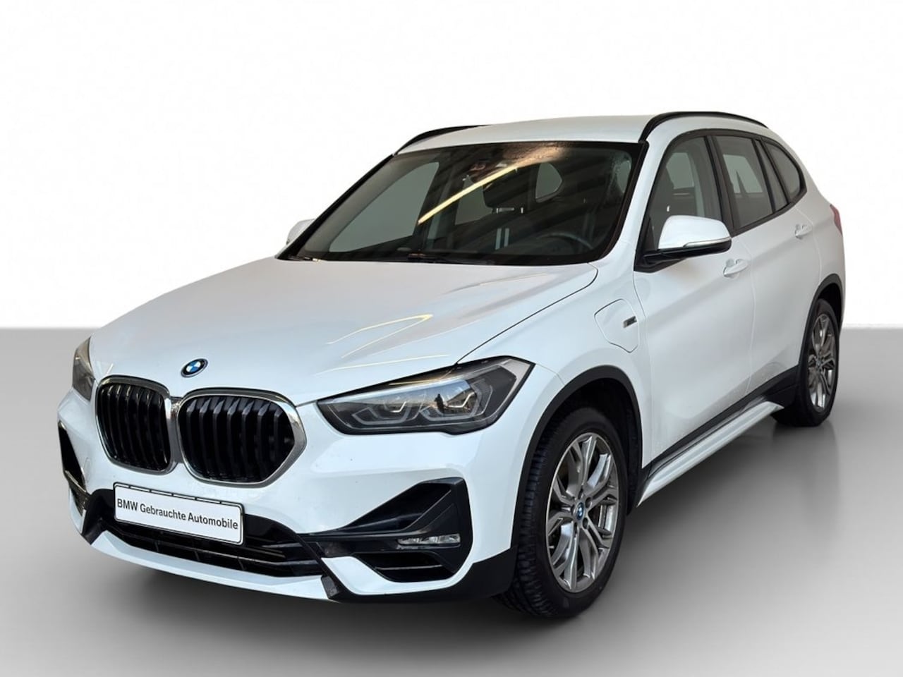 BMW X1 - xDrive25e SPORTLINE ** LED, NAVI+, HALF-LEDER, SHADOWLINE UITGEBR, 18-inch LMV, TREKH,  SP - AutoWereld.nl