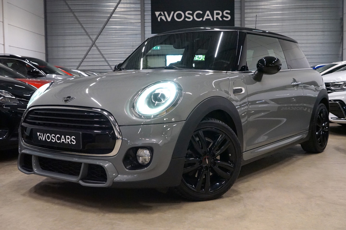 MINI Cooper - Mini 1.5 * JCW Pakket - Moonwalk Grey - LED - Navi - 18" - Stoelverwarming * - AutoWereld.nl