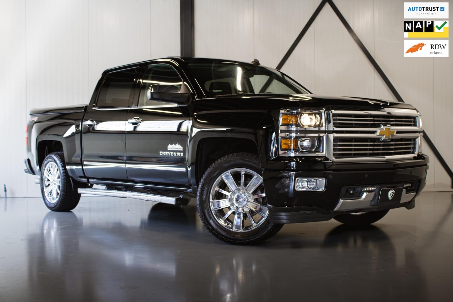Chevrolet Cheyenne - 4X4 Silverado Pick Up | BOMVOL | 20" | PRINS LPG - AutoWereld.nl