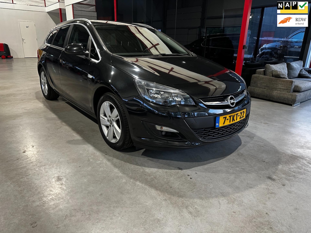Opel Astra Sports Tourer - 1.6 CDTi Business + / Navi / Nap / Trekhaak / Airco / - AutoWereld.nl