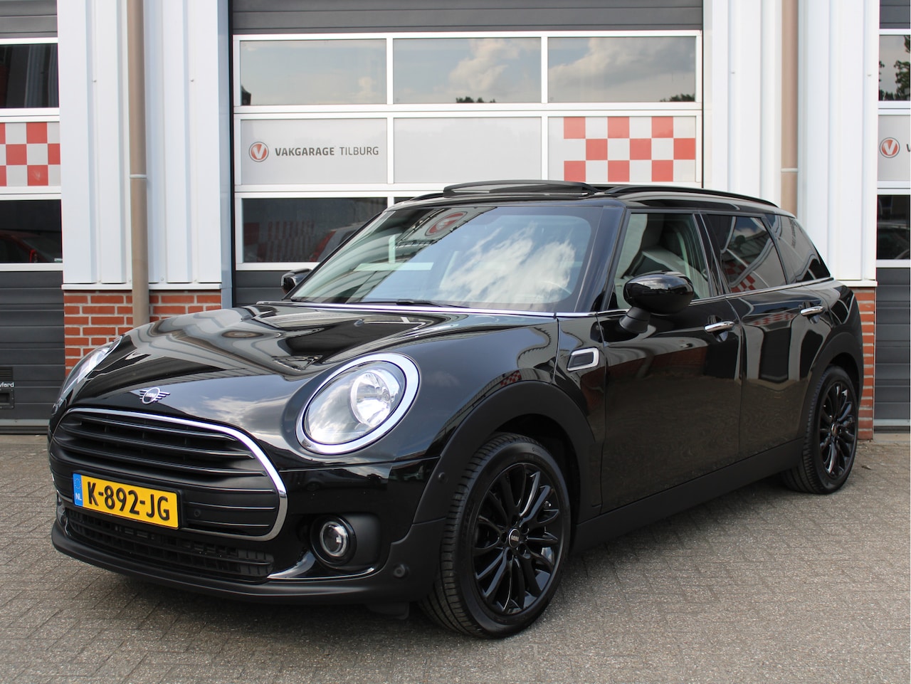 MINI Clubman - Mini 1.5 Business 1e Eig/Panoramadak/PDC/Carplay/Airco/Navi/Cruise - AutoWereld.nl