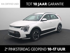 Kia Niro EV - DynamicLine 64.8 kWh | 3-fase 11KW laden | Climate Control | Navigatie | LM Velgen | Eerst
