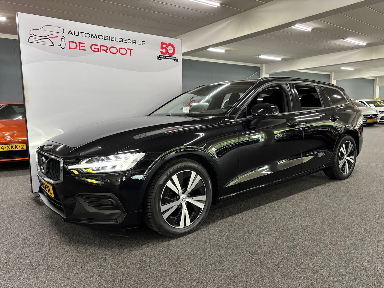 Volvo V60 - 2.0 B3 Momentum HYBRID-PARK ASSIST NL-auto - AutoWereld.nl