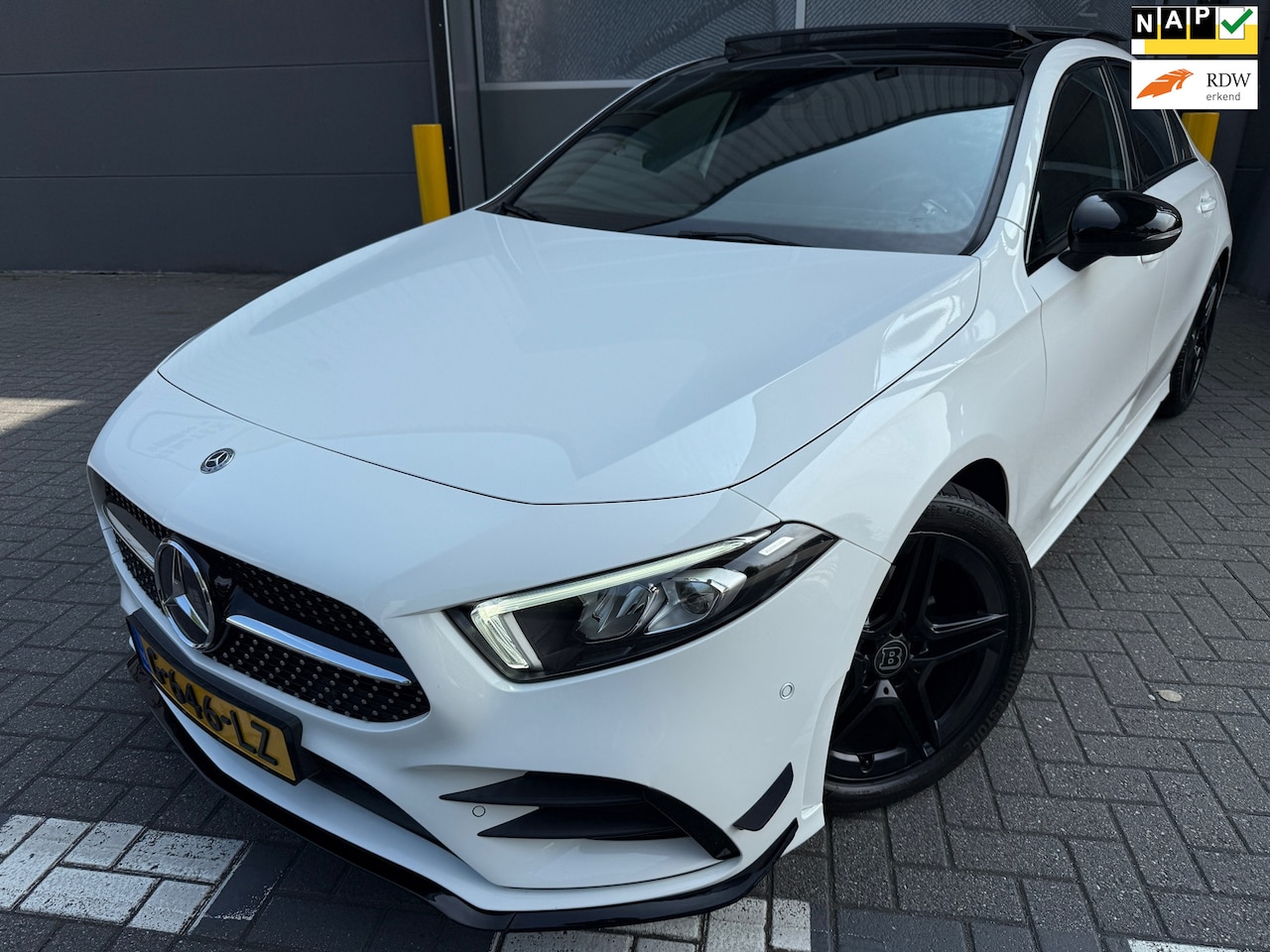 Mercedes-Benz A-klasse - 200 Business Solution AMG*OPENDAK*CAMERA*STOEL VERWARMING*FUUL OPTIE*NEW APK*APPLE CARPLAY - AutoWereld.nl