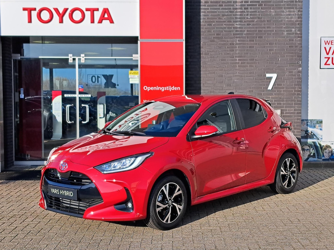 Toyota Yaris - 1.5 Hybrid 115 Dynamic COMFORT PACK PDC BLIND SPOT APPLE CAR PLAY & ANDROID AUTO - AutoWereld.nl