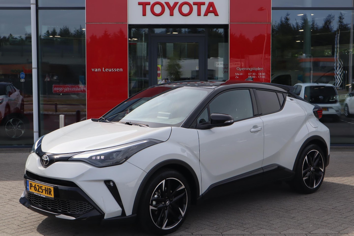 Toyota C-HR - 2.0 HYBRID 184PK GR-SPORT JBL APPLE/ANDDROID 19"LMV LED HALF-LEDER/ALCANTARA STOEL/STUURVE - AutoWereld.nl