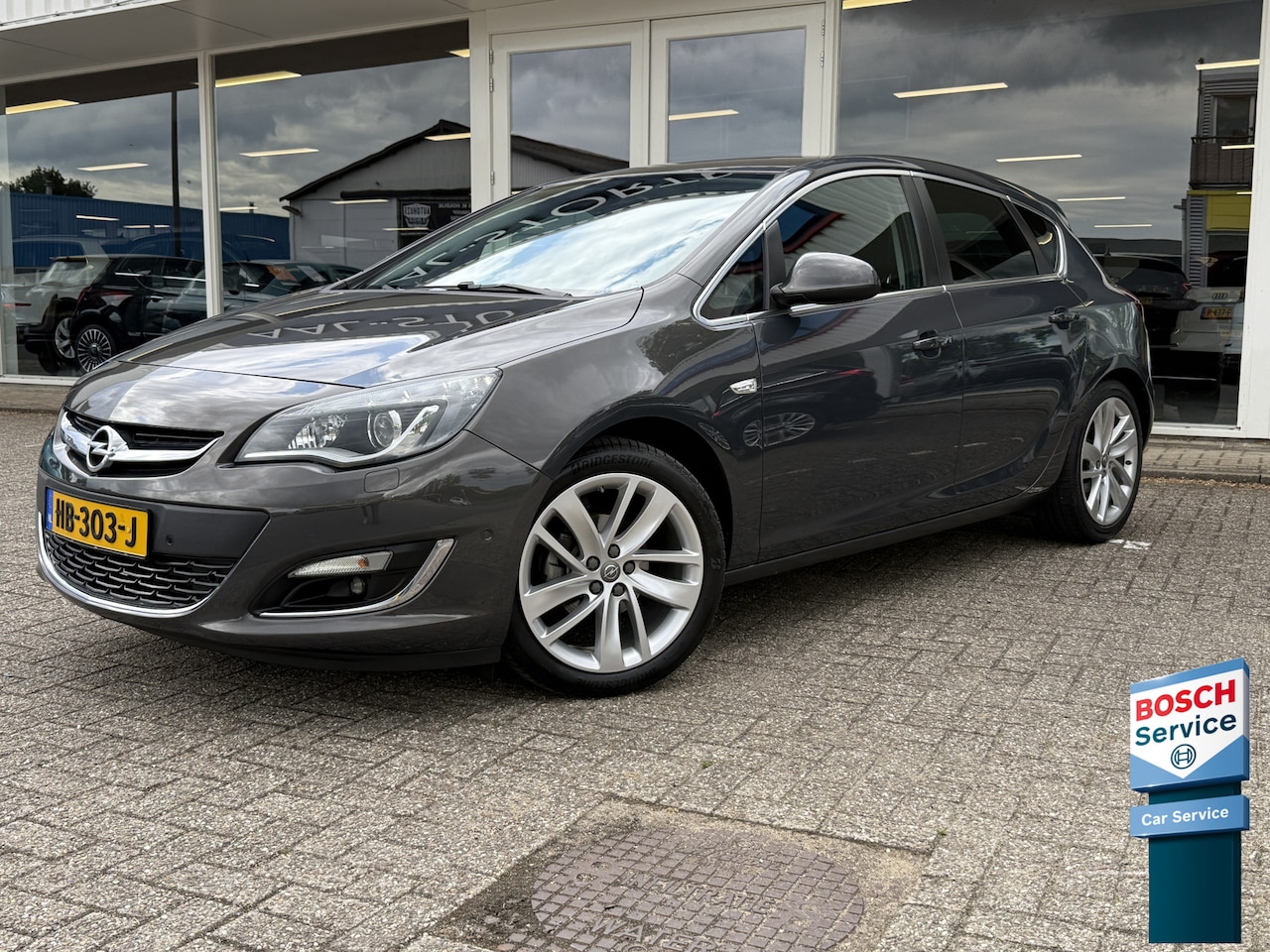 Opel Astra - 1.4 Turbo Sport + | Bi-Xenon | Leder | Sportstoelen | Navi | Bluetooth | Camera | Trekhaak - AutoWereld.nl