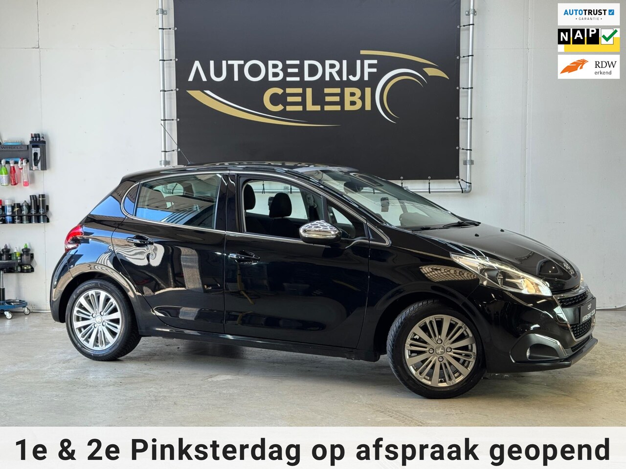 Peugeot 208 - 1.2 PureTech Blue Lease Premium 2017 ZWART - AutoWereld.nl