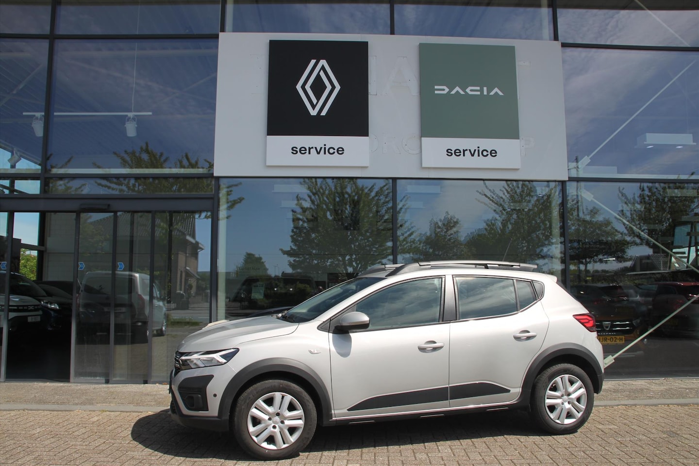 Dacia Sandero Stepway - 90PK-STEPWAY-EXPRESSION-13DKM-NAVI-CAMERA-BLIND SPOT- - AutoWereld.nl