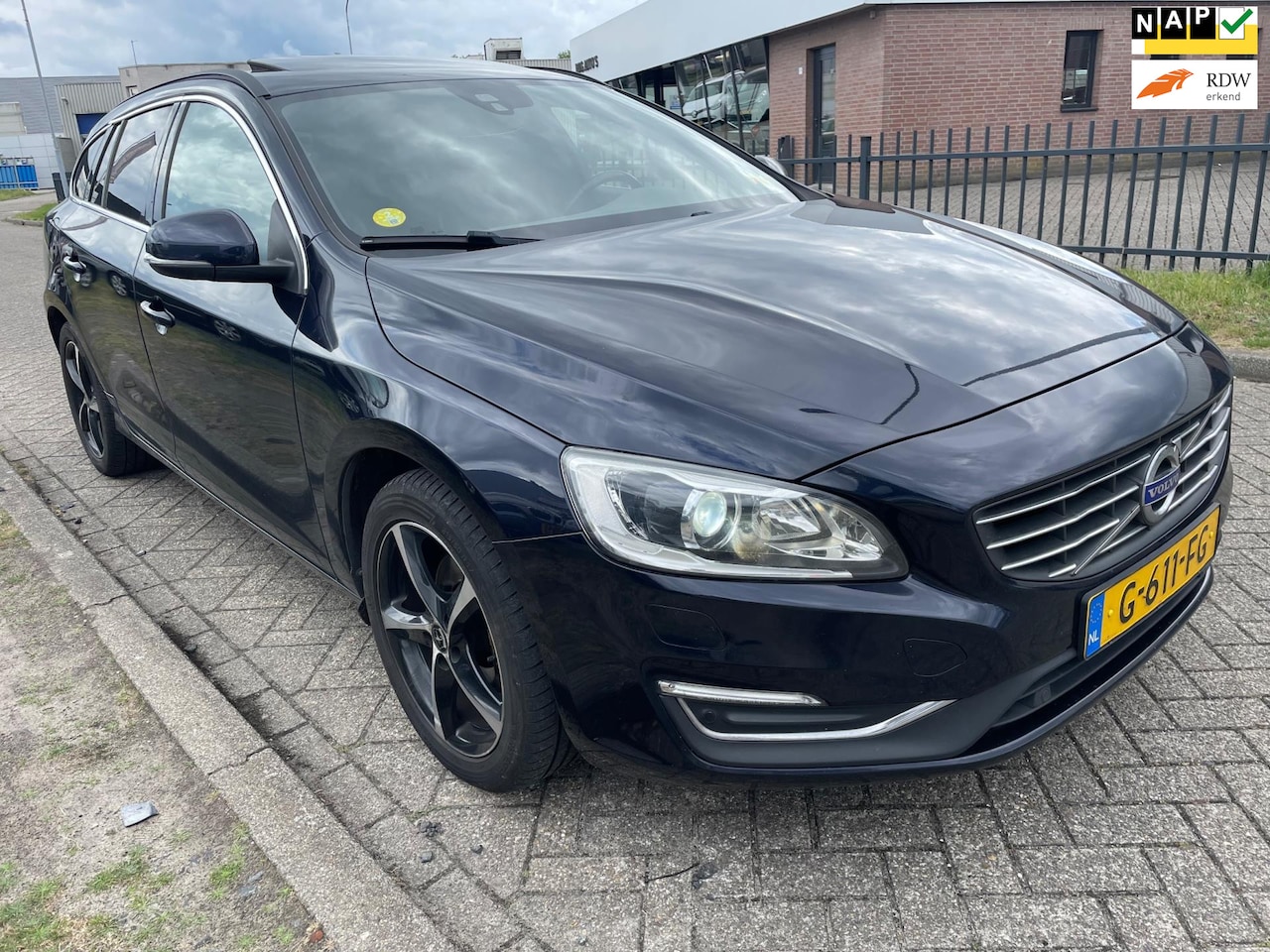 Volvo V60 - 2.0 D3 Ocean Race Garantie Top conditie - AutoWereld.nl