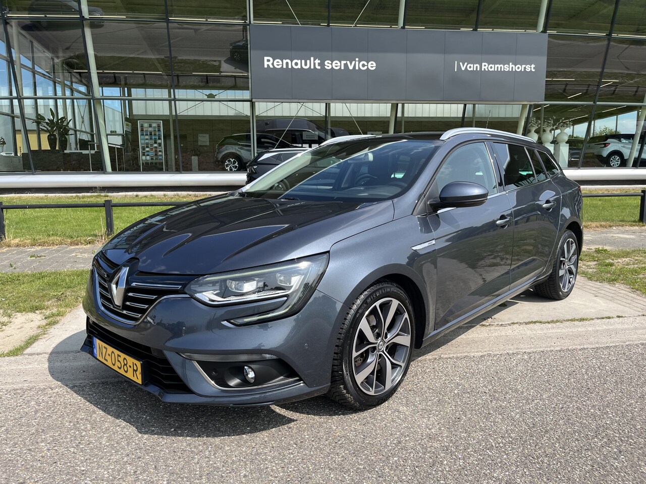 Renault Mégane Estate - 1.2 TCe Bose / Schuif-Kanteldak / Head-Up Display / Cruise / Applecarplay - Androidauto / - AutoWereld.nl