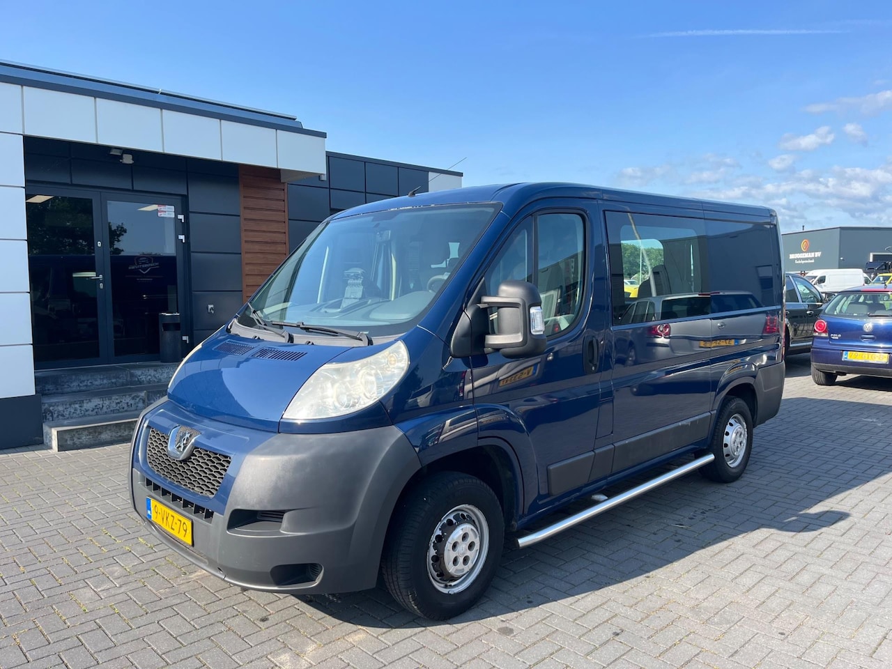 Peugeot Boxer - 2.2 HDI L1 5 persoons met 1 rolstoel plek en oprijplaat 2011 - AutoWereld.nl
