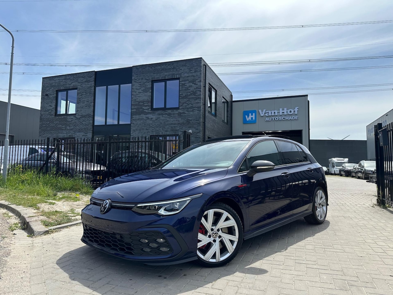 Volkswagen Golf - 2.0 TSI GTI 2024 Pano/Dsg/IQ/H&K - AutoWereld.nl