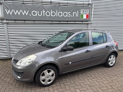 Renault Clio - 1.2-16V Special Line