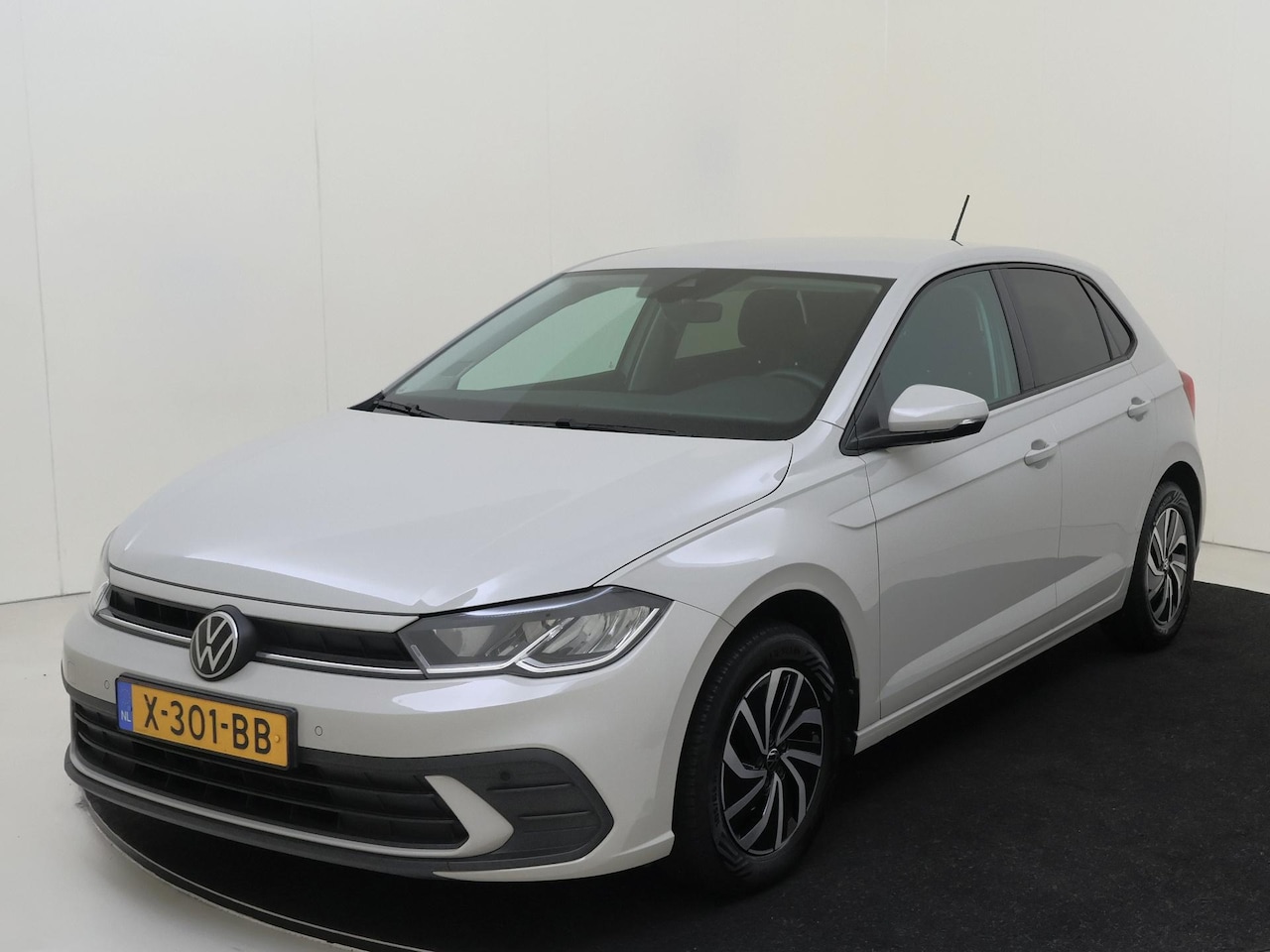 Volkswagen Polo - 1.0 TSI Life | CarPlay | Parkeersensoren | Adaptieve cruise control | Climate control | Bl - AutoWereld.nl