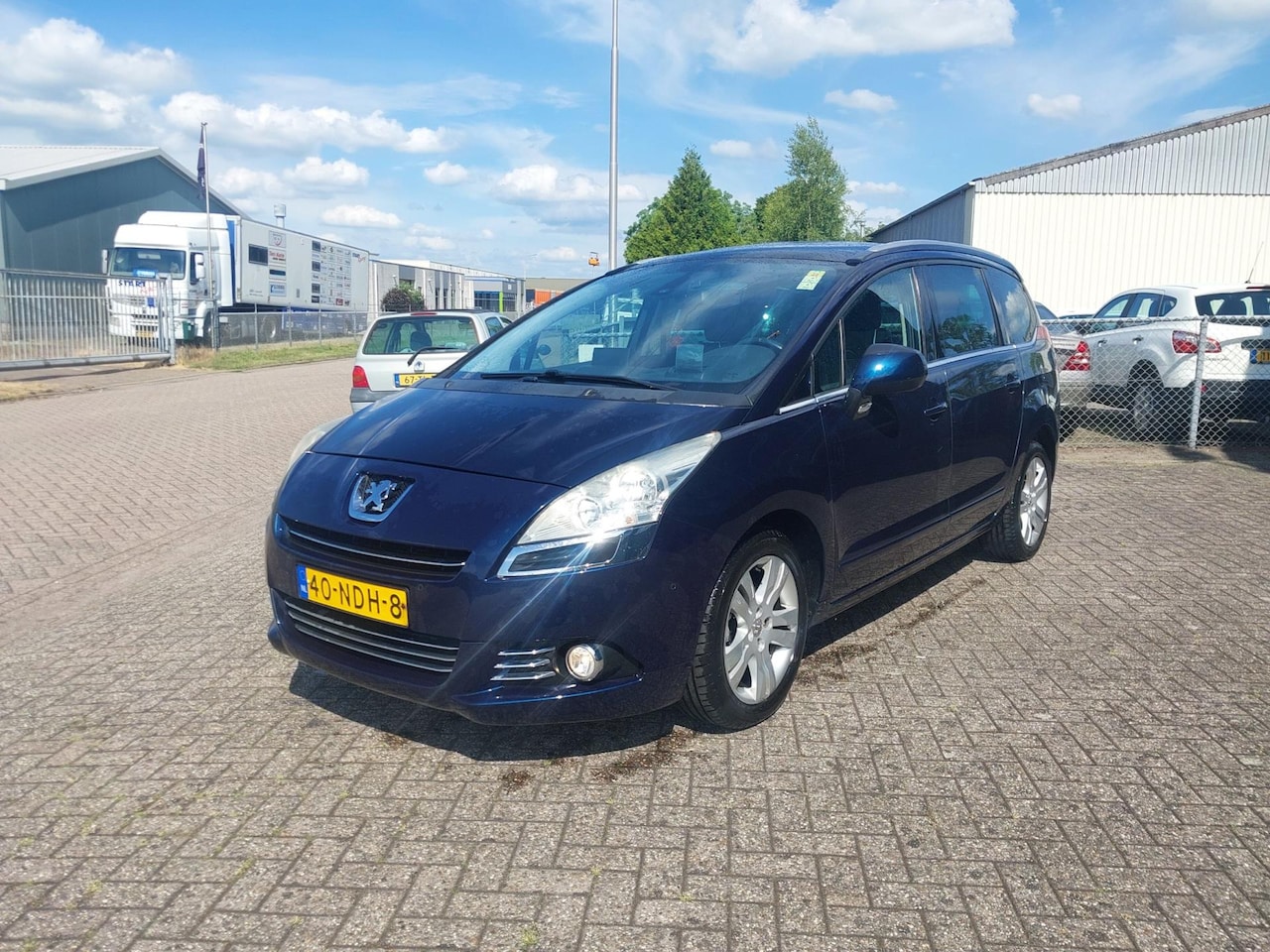 Peugeot 5008 - 2.0 HDiF Blue Lease Executive 7p. 2.0 HDiF Blue Lease Executive 7p. - AutoWereld.nl
