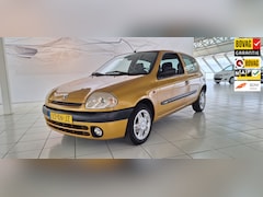 Renault Clio - 1.4 RN, nette auto met lange APK