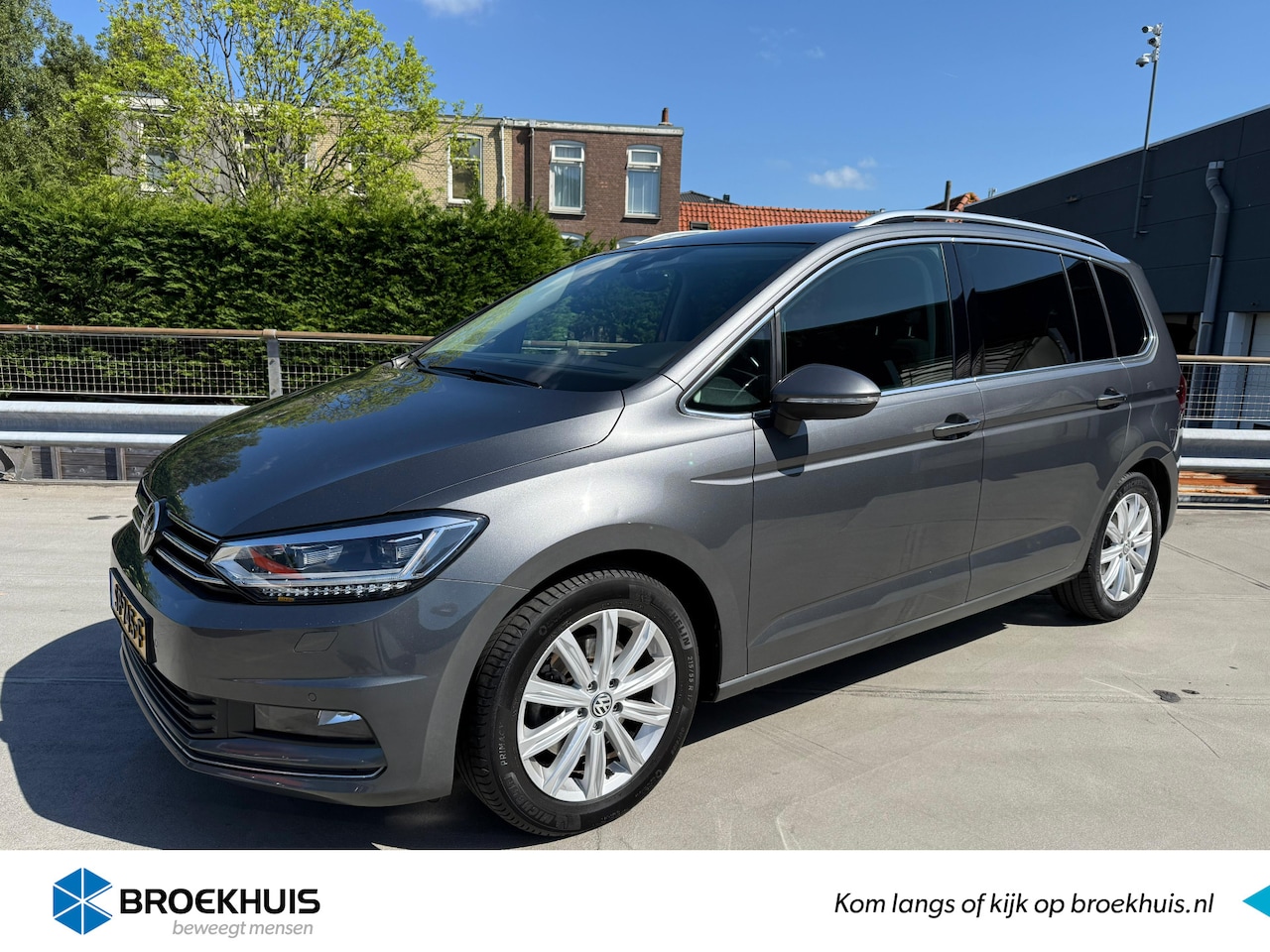 Volkswagen Touran - 1.4 TSI Highline 7p | Automaat | Achteruitrijcamera | Navigatie | PDC V+A | Dodehoekbewaki - AutoWereld.nl