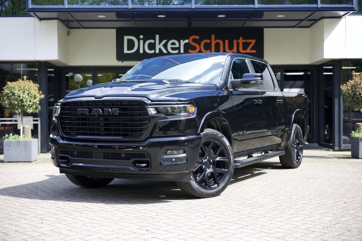 Dodge Ram 1500 - Dodge Ram 1500 Crew Cab Laramie Night - AutoWereld.nl