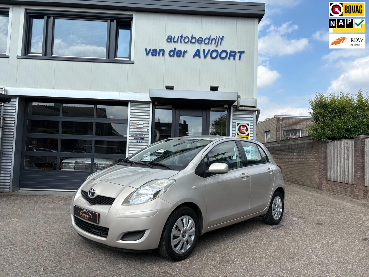 Toyota Yaris - 1.3 VVT-i Aspiration 1.3 VVTi Aspiration - AutoWereld.nl