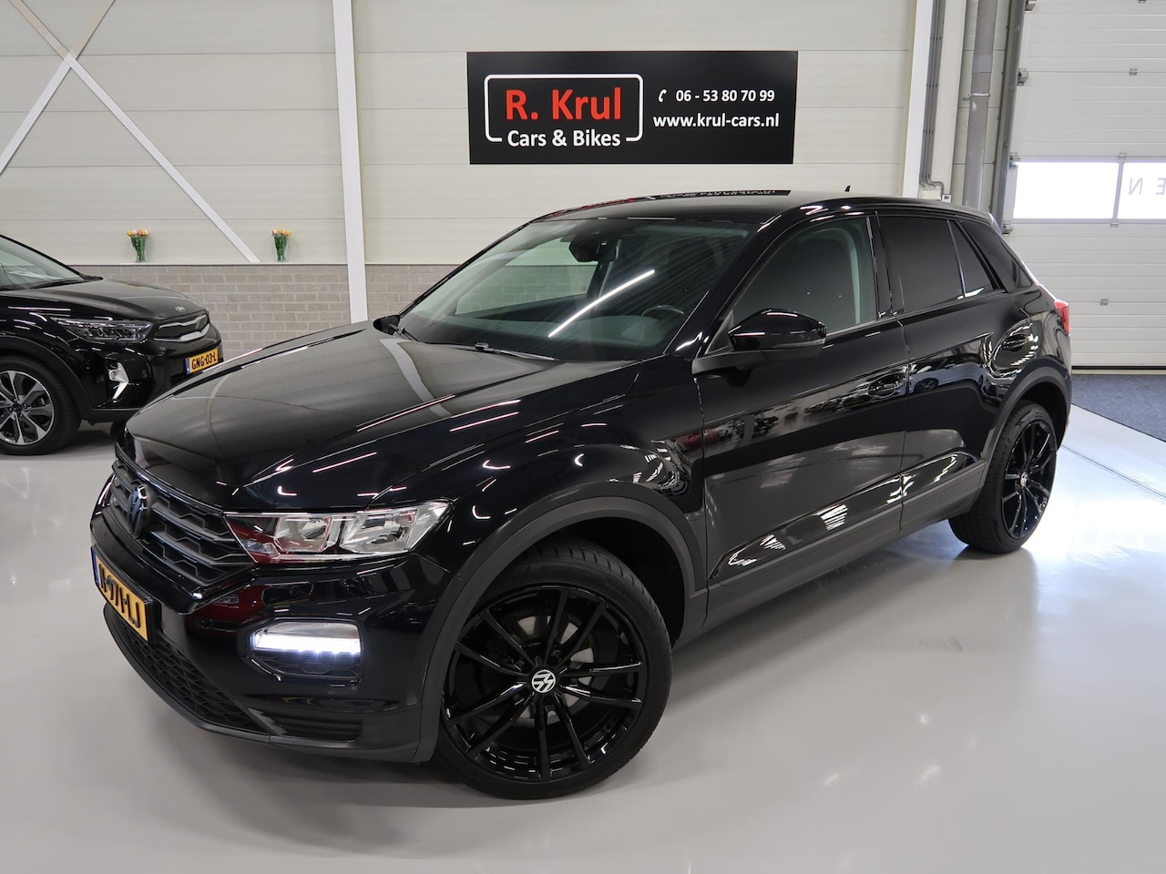 Volkswagen T-Roc - 1.5 TSI Sport Triple Black Airco-ecc App connect Navigatie 19 inch Zwarte sportvelgen Apk - AutoWereld.nl