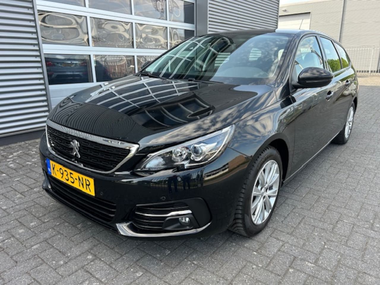 Peugeot 308 SW - 1.2 PureTech Blue Lease Active 1.2 PureTech Blue Lease Active - AutoWereld.nl