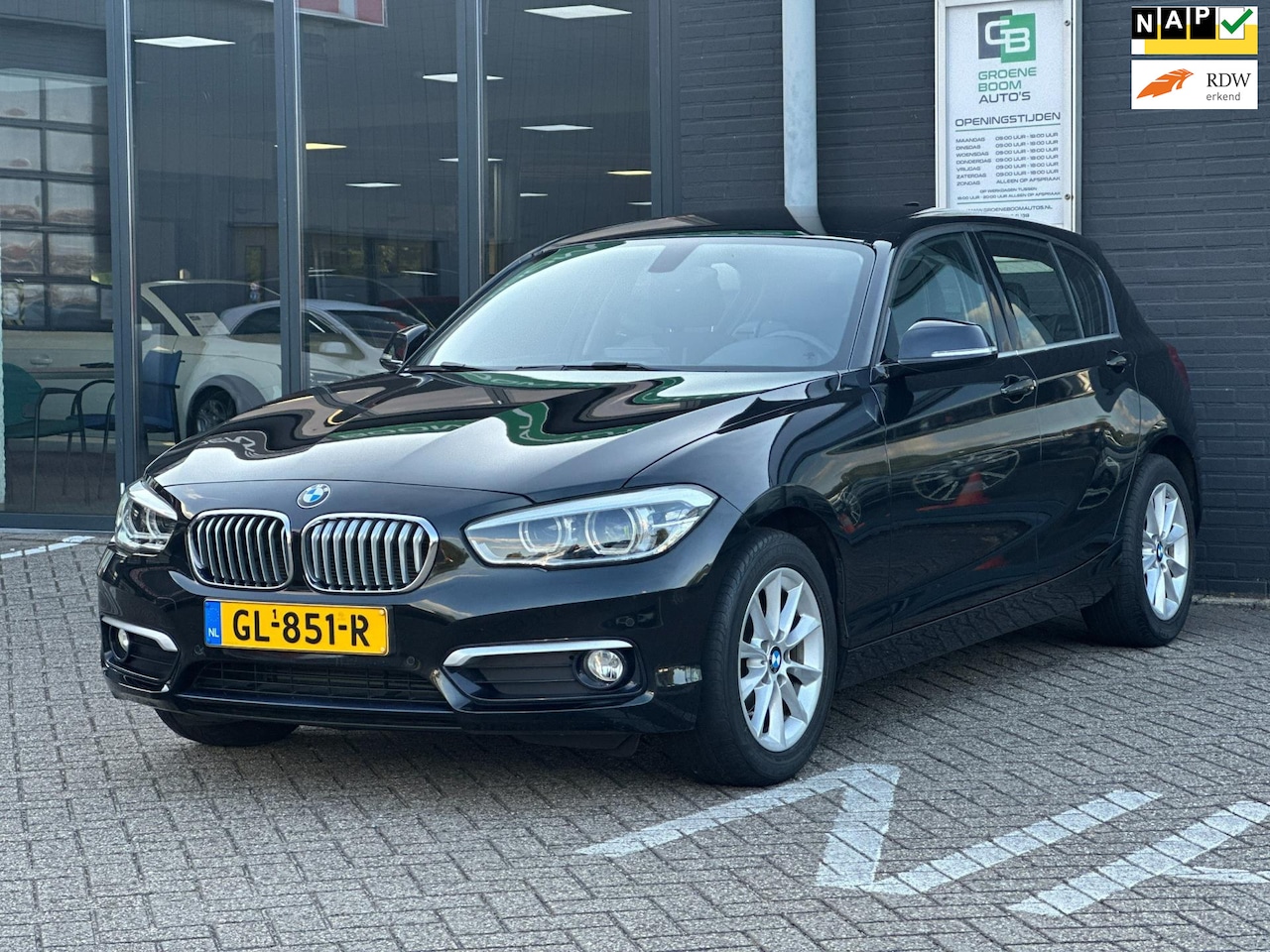 BMW 1-serie - 116i Urban/1STE EG/NAVI/LED/NL-AUTO/NAP!! - AutoWereld.nl