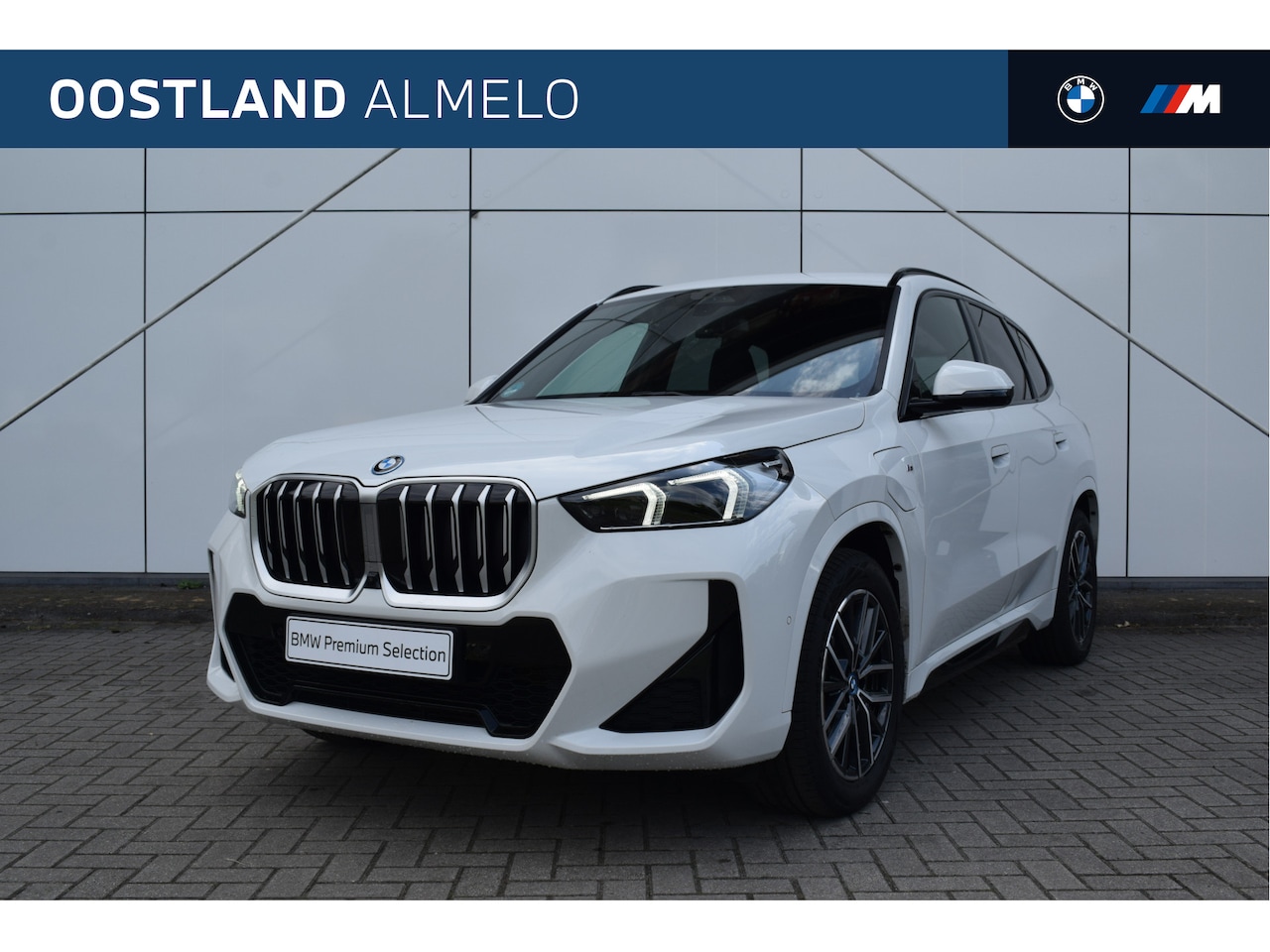 BMW X1 - xDrive30e High Executive M Sport Automaat / Trekhaak / Sportstoelen / Adaptieve LED / M Ad - AutoWereld.nl
