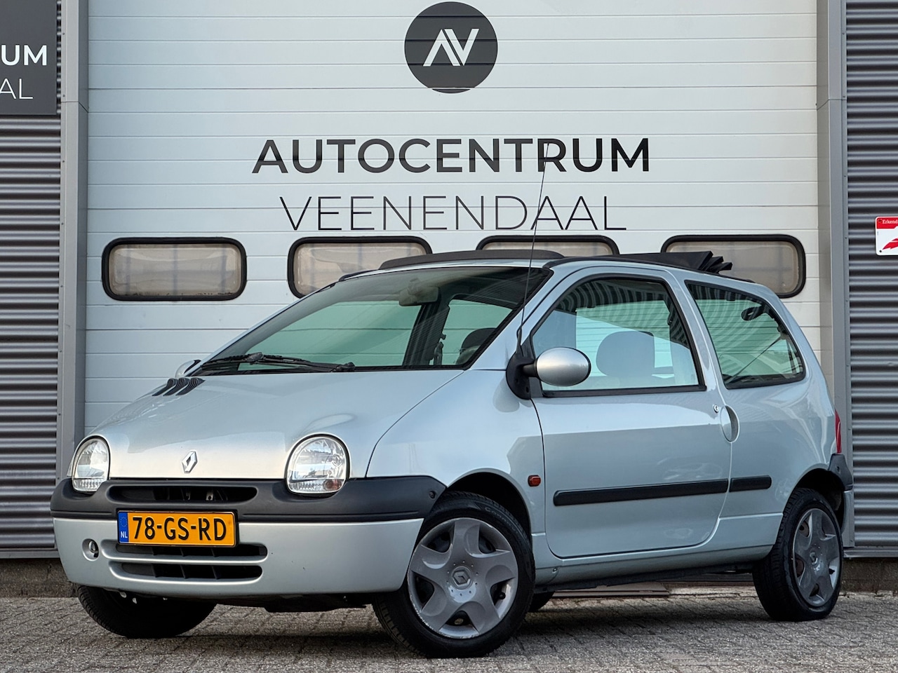 Renault Twingo - 1.2 Privilège NWE APK 126.000 KM NAP PANORAMADAK - AutoWereld.nl
