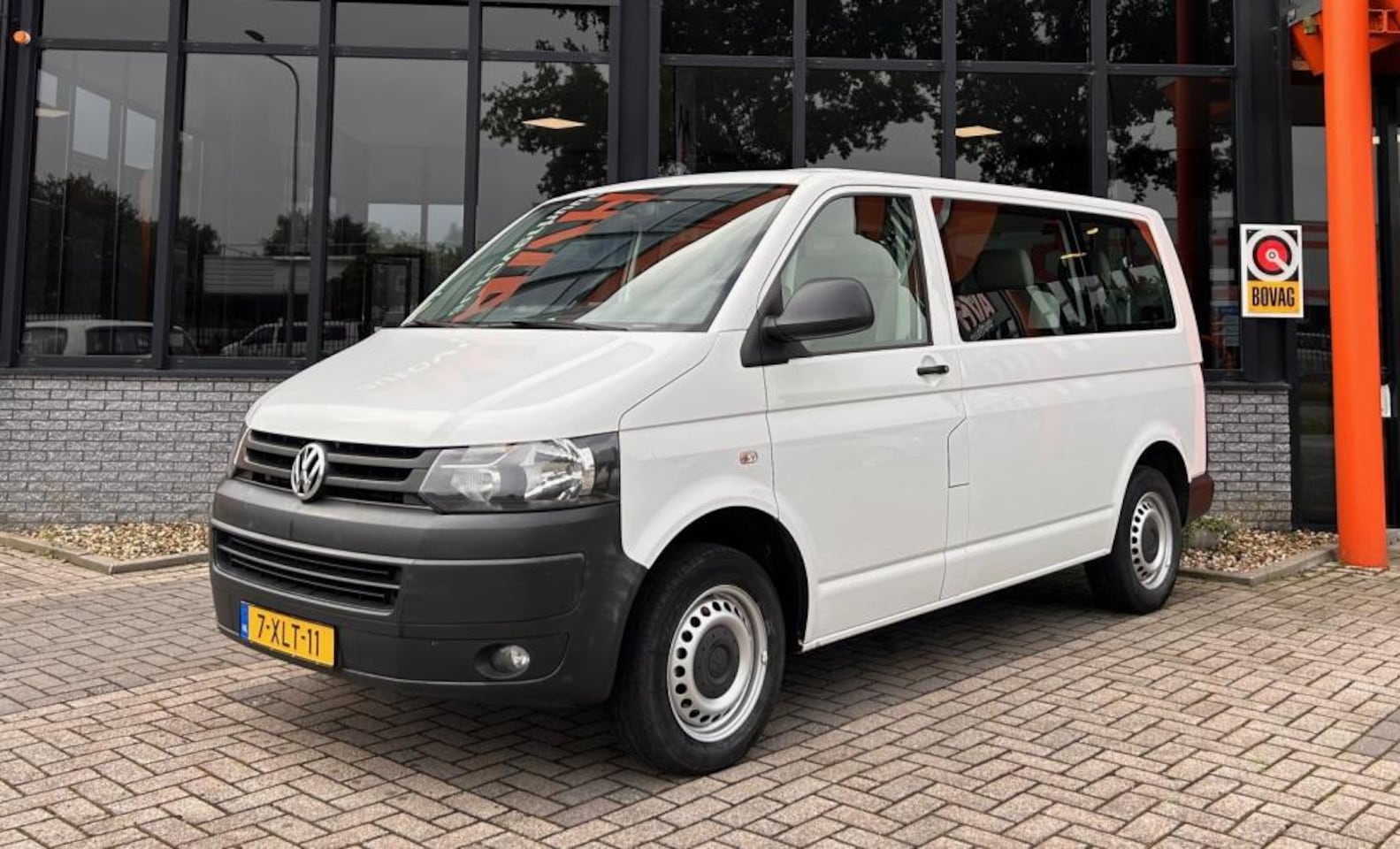Volkswagen Transporter Kombi - 2.0 TDI L1H1 Trendline Baseline | 9 persoons | airco | trekhaak! - AutoWereld.nl