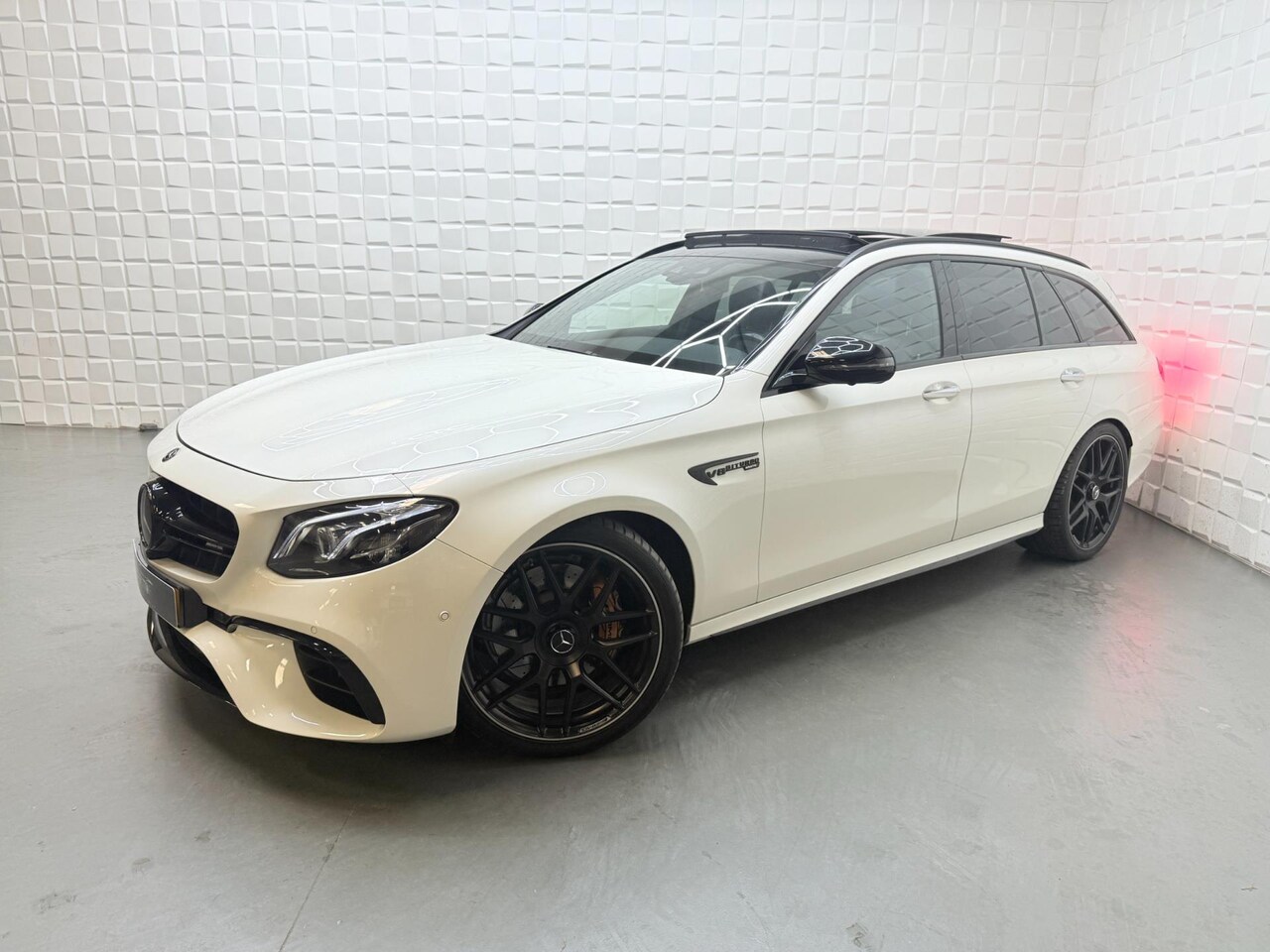 Mercedes-Benz E-klasse Estate - AMG 63 4MATIC PANO DISTRONIC - AutoWereld.nl
