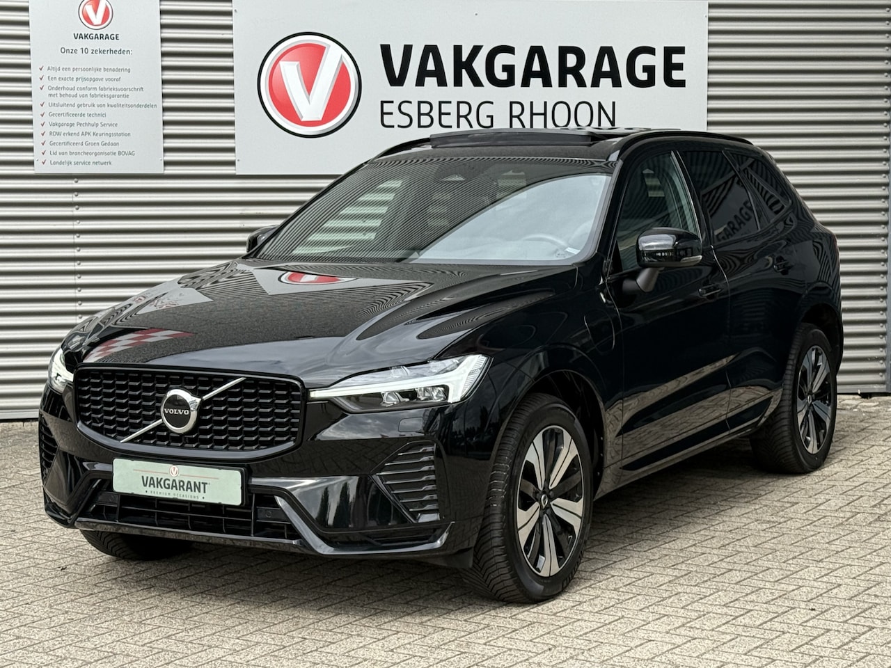 Volvo XC60 - 2.0 T6 Plug-in hybrid AWD Plus Dark R-Design LONG RANGE SCHUIFDAK,H/K,TREKHAAK - AutoWereld.nl