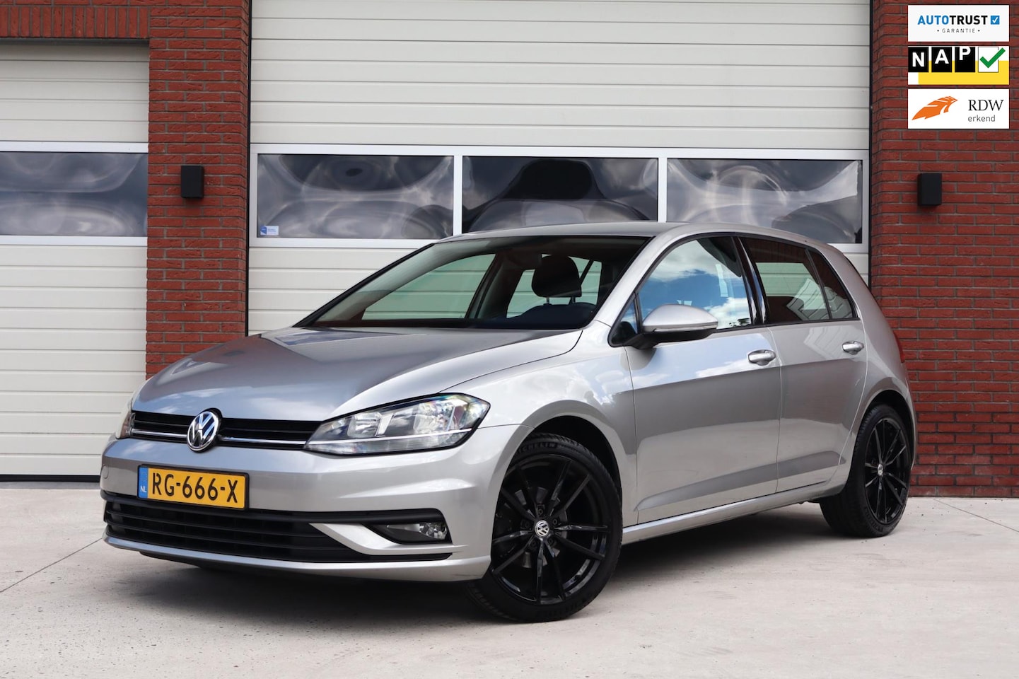 Volkswagen Golf - 1.6 TDI Trendline - Carplay - 18 Inch - Facelift - Cruise - NL Auto - AutoWereld.nl